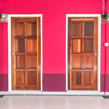 Rayyan'S Roomstay Pantai Kok Exteriör bild
