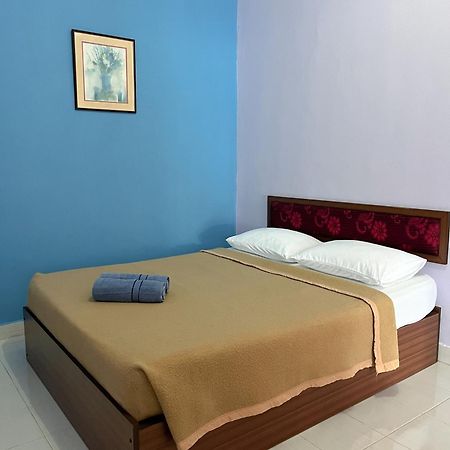 Rayyan'S Roomstay Pantai Kok Exteriör bild