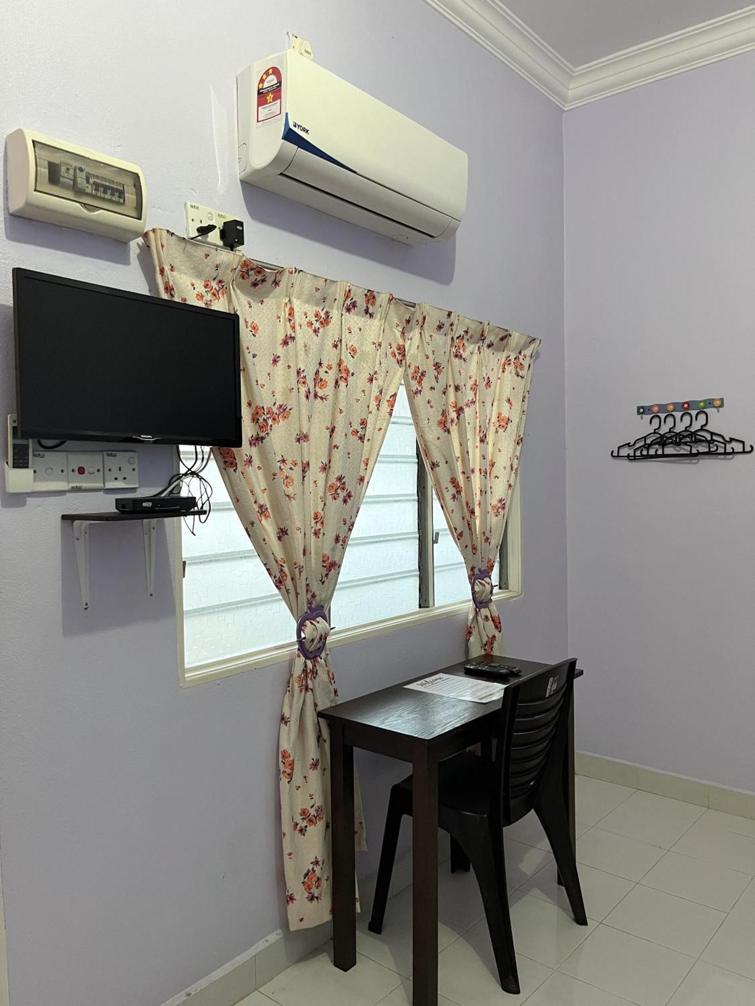 Rayyan'S Roomstay Pantai Kok Exteriör bild