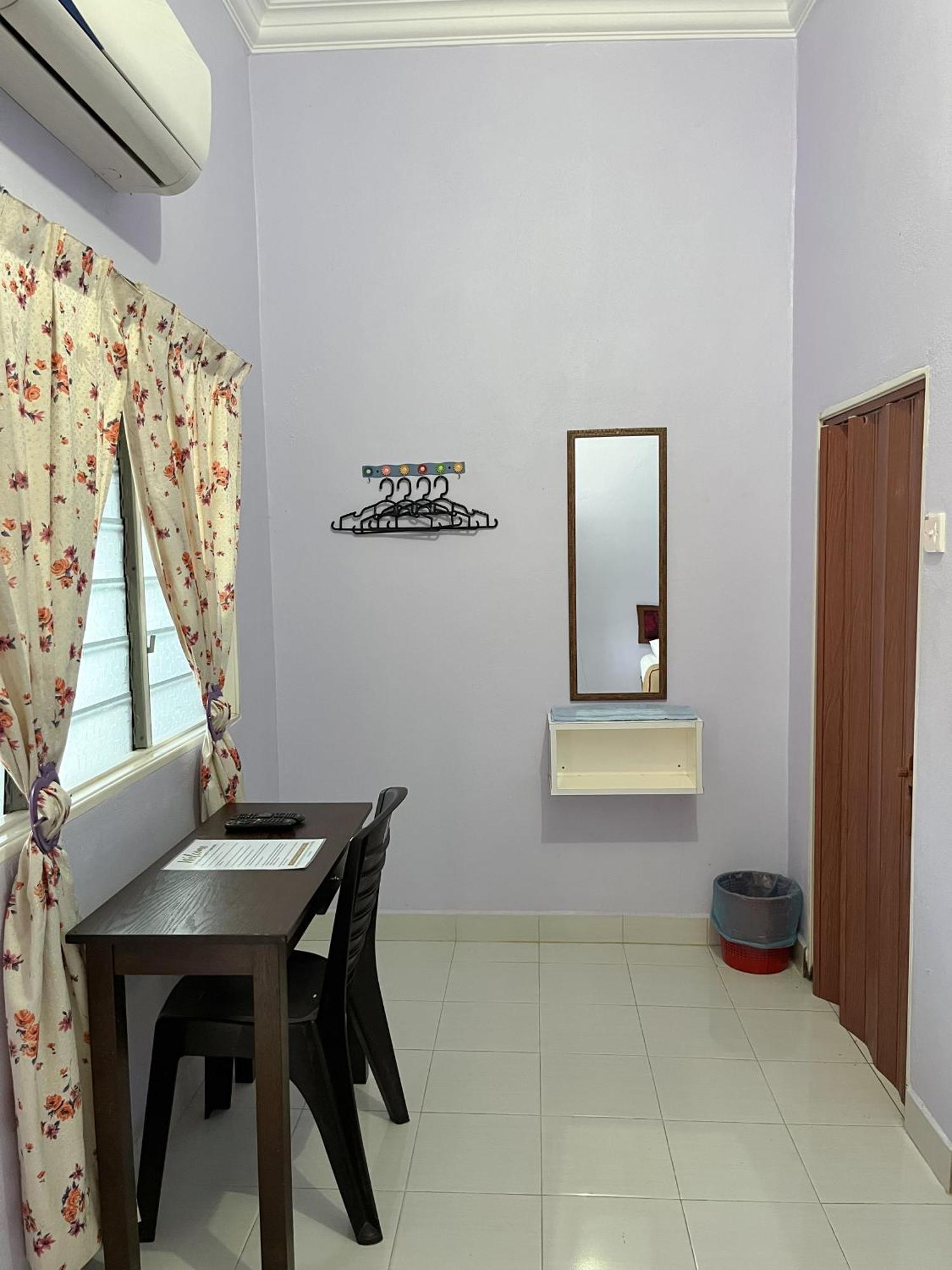 Rayyan'S Roomstay Pantai Kok Exteriör bild